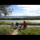 … und auf der anderen Seite des Fahrradwegs der Canal de la Robine und der Étang de Bages et de Sigean